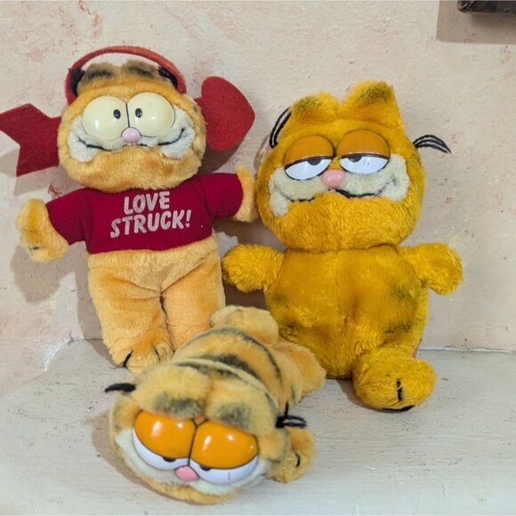 Vintage Garfield Plush Toy Set With Love Struck Valentines Day Theme - Picture 1 of 9